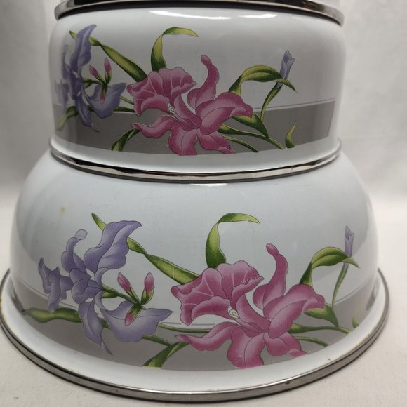 Vintage White Metal Enamel Nesting & Mixing Bowls Mixed Lot of 4 Bowls Kobe - Picture 7 of 7